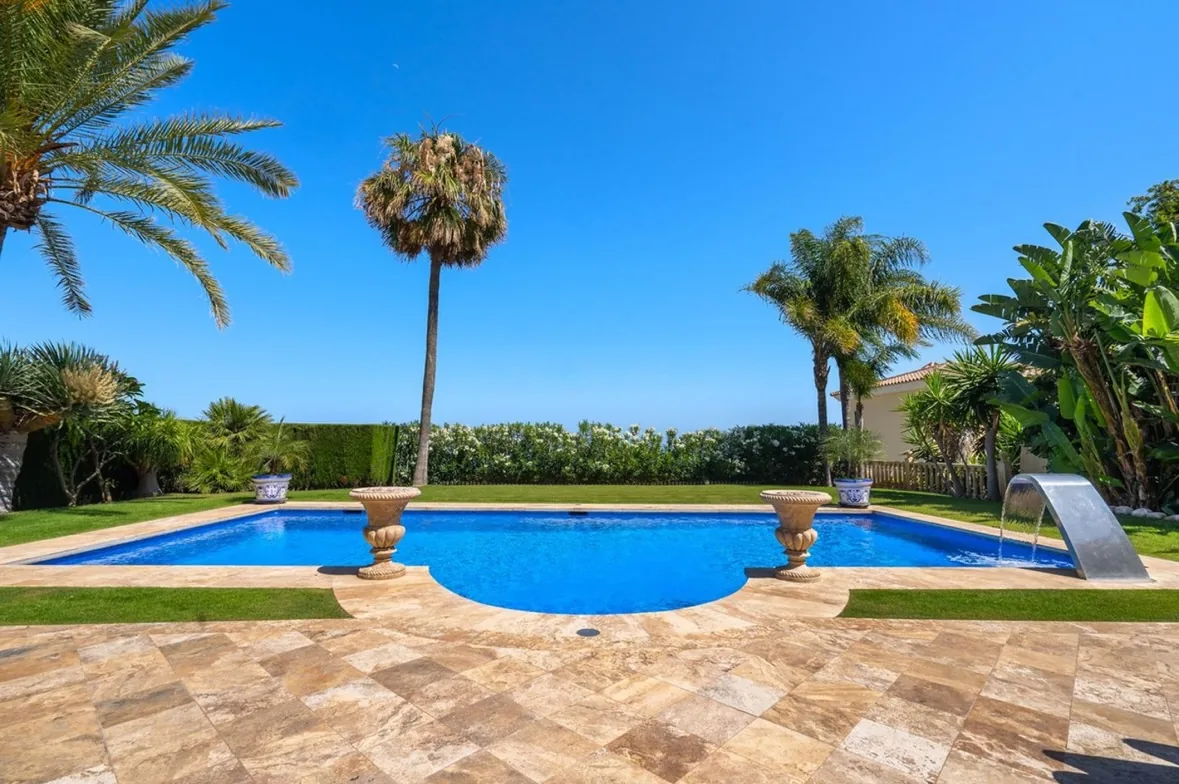 Outdoor swimming pool